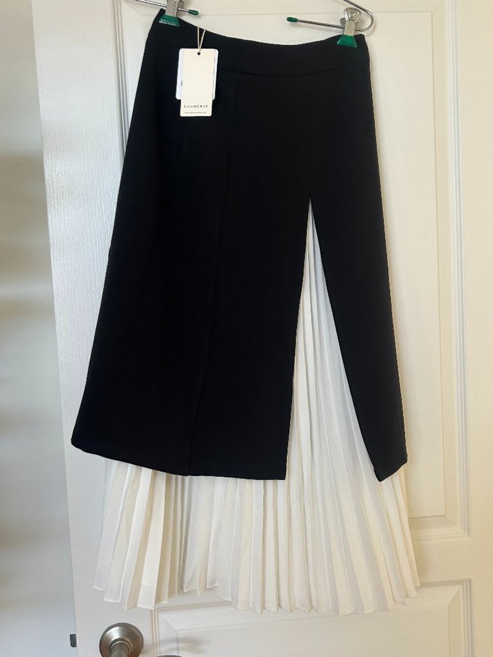 Commense two toned white and black skirt